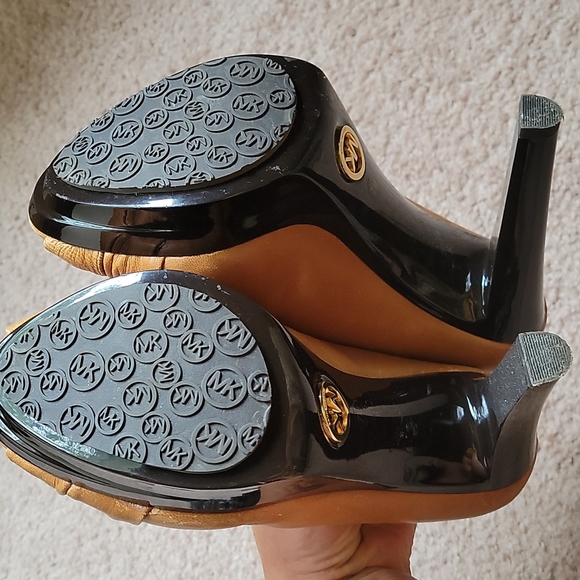 Sandals - Picture 2 of 6